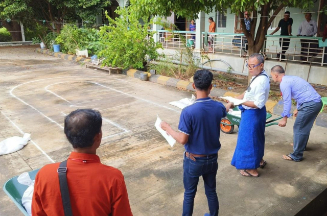 미얀마 계절 근로자 위원회가 한국 농업 환경 적응을 위한 교육을 하고 있다. 사진=미얀마 계절 근로자 위원회 제공