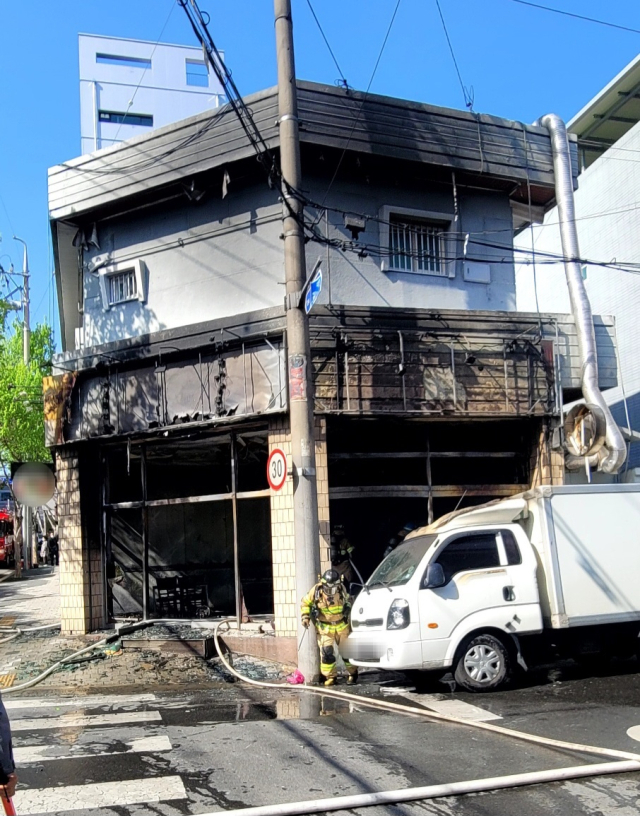 9일 오후 3시 대구 서구 평리동의 한 음식점에서 화재가 발생했다. 독자 제공