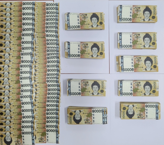 경북 구미경찰서는 지난 1~3월 5만원권 6천374매(3억1천870만원 상당)를 제조한 유통판매한 일당 18명을 검거했다. 구미경찰서 제공