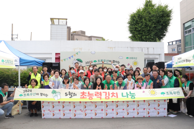 초록우산 대구지역본부(본부장 문희영)와 대구종합사회복지관(관장 김근용)은 5월 가정의 달을 맞이하여 21일 지역 내 취약계층 아동의 건강한 성장을 지원하고자 여름김장 지원사업 