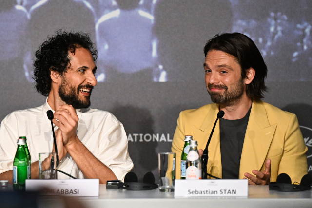 지난 20일 알리 압바시(왼쪽) 감독과 주연배우 세바스찬 스탠이 프랑스 칸에서 열린 영화제에서 기자회견을 하고 있다. 연합뉴스
