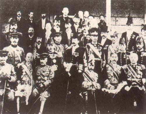 1905년 11월 을사보호조약 체결 후 기념 촬영을 한 양국 대표들.