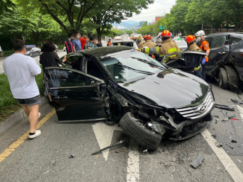 대구 달서구 교차로서 승용차 9중 추돌, 운전자 저혈당 쇼크 추정