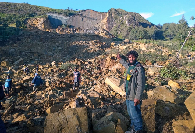 지난 24일(현지시간) 남태평양 섬나라 파푸아뉴기니 엥가주 카오칼람 마을에서 산사태가 발생해 300여명이 사망한 것으로 알려졌다. 연합뉴스