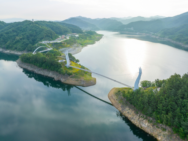 영주댐의 랜드마크 용마루 공원 전경. 영주시 제공