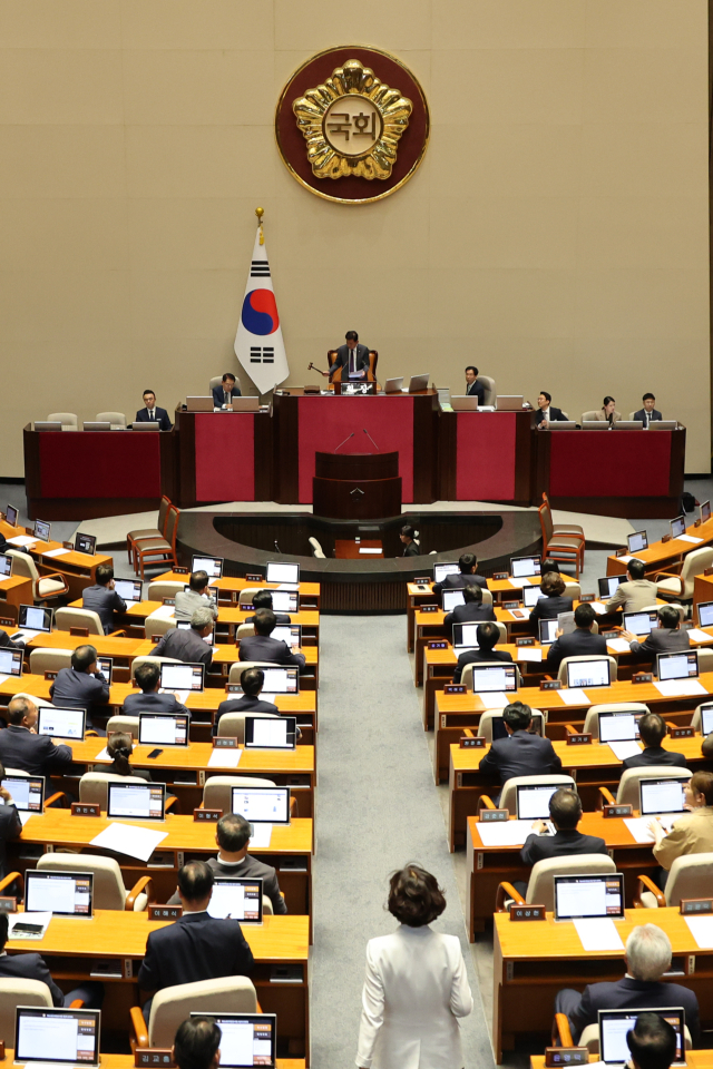 김진표 국회의장이 28일 오후 국회에서 열린 본회의에서 재의결 안건으로 상정됐다가 부결된 