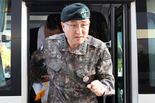 박안수 육군참모총장이 28일 오후 전남 나주시 한 장례식장에 마련된 