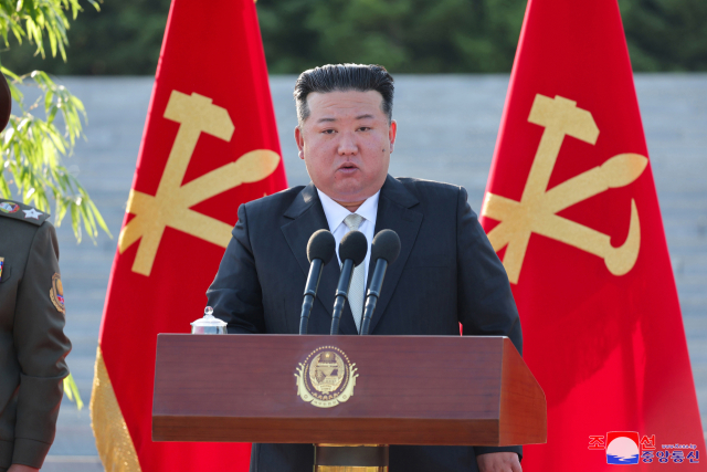 북한 김정은 국무위원장이 28일 창립 60주년을 맞이한 국방과학원을 축하방문하고 기념연설을 했다고 조선중앙통신이 29일 보도했다. 연합뉴스