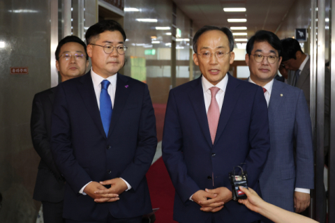 여야 ‘2+2 회동’ 원 구성 협상 재개…민주당 “與 시간 끌면 18개 다 가져올 수도”엄포