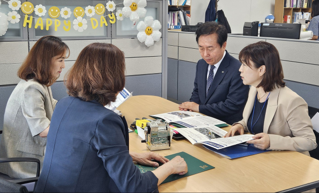 권기창 안동시장이 11일 행정안전부 송경주 지방재정국장을 만나 