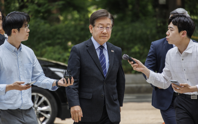 더불어민주당 이재명 대표가 10일 오후 서울 서초구 서울중앙지법에서 열린 