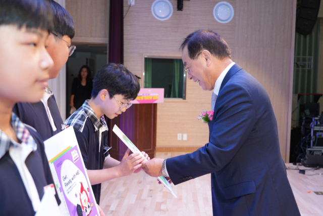 하윤수 부산시교육감이 12일 오전 동평중학교에서 열린 