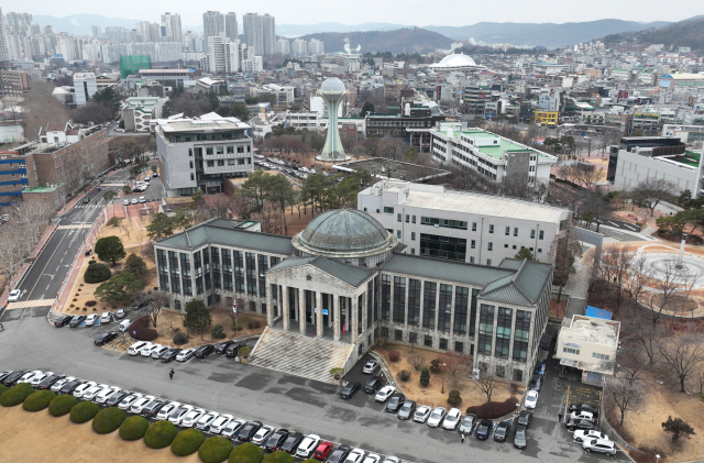 대구와 구미, 경산을 아우르는 대구권이 만성 비만 증세로 국가 경쟁력에 큰 짐이 되고 있는 수도권의 분산을 현실화해줄 최적지로 지목되고 있다. 국내 가동 원전의 절반을 갖고 있는 경북을 배후로 하고 있어 미래산업 경쟁력의 핵심인 전력 인프라가 전국 최고 수준인 데다 풍부한 수자원에 공학계열 인재풀까지 완비돼 대구권의 경쟁력은 학계는 물론이고 기업들도 인정하고 있다. 경북대.매일신문DB