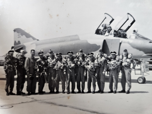 1969년 8월 29일 공군 대구기지에서 열린 팬텀기 인수식 당시 모습. 팬텀기 최초 인수 조종사 6명은 미국 본토를 출발해 공중 급유를 받으며 한반도로 날아왔다. 이재우 교수 제공.
