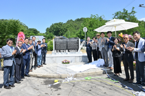 '그리스 로마신화' 번역가 故 이윤기 작가 문학비 제막식