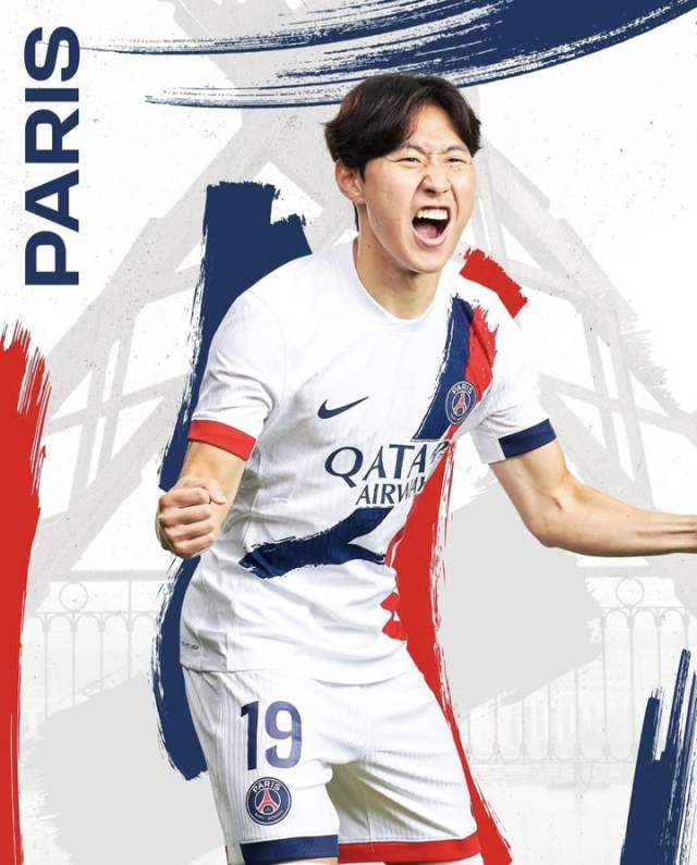 PSG 새 원정 유니폼 모델이 된 이강인. 파리생제르맹 공식 SNS 캡처