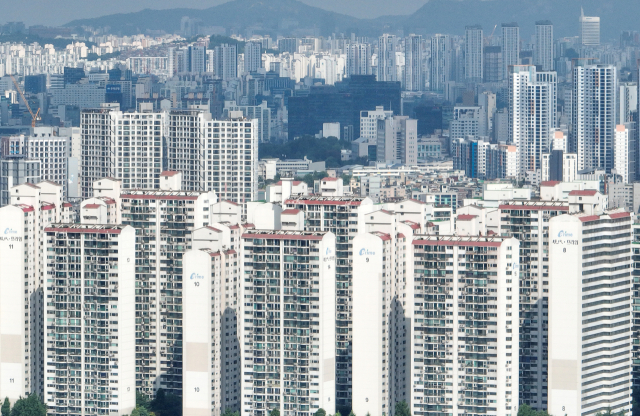 1일 오전 서울 시내의 아파트 단지 모습. 연합뉴스