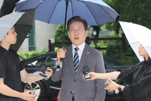 더불어민주당 이재명 전 대표가 8일 오후 서울 서초구 서울중앙지법에서 열리는 