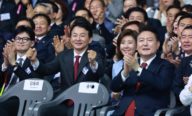 원희룡 전 국토교통부 장관과 한동훈 전 비상대책위원장이 5일 오후 서울 여의도 중앙당사에서 열린 