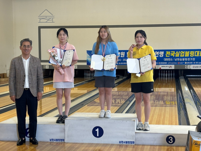 여자일반부 마스터즈에서 우승한 홍희진 선수(가운데). 대구시체육회 제공