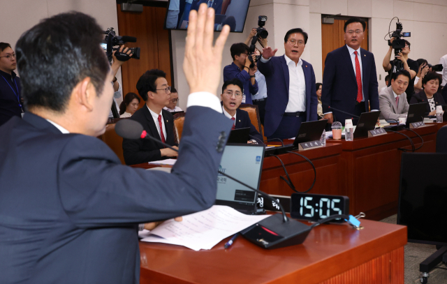 9일 국회에서 열린 법제사법위원회 전체회의에서 정청래 위원장이 