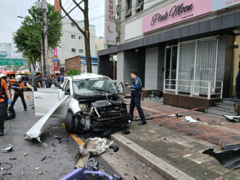 신천역 SUV차량 인도 돌진 사고… DNA가 가리킨 운전자는 뒷자리서 발견된 20대