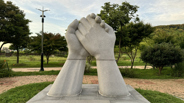 [거대한 뿌리, 구미] 박정희 도시의 노스탤지어…역사와 화해의 손 잡아야