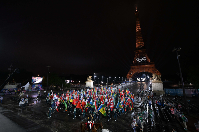 파리 하계올림픽 개막, 세계가 주목한 강 위의 화려한 개회식