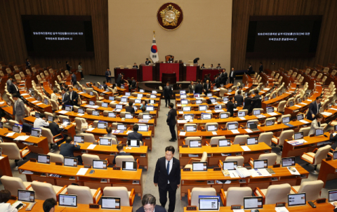 방문진법 野 단독처리…필리버스터 강제 종료·與 반발 퇴장