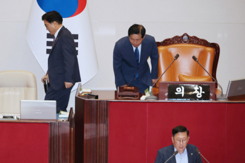 국회 파행 도 넘었다…당분간 끝이 안 보이는 헛심공방