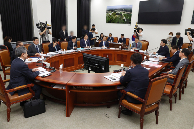 29일 오후 서울 여의도 국회에서 국회 정보위원회 전체회의가 열리고 있다. 연합뉴스