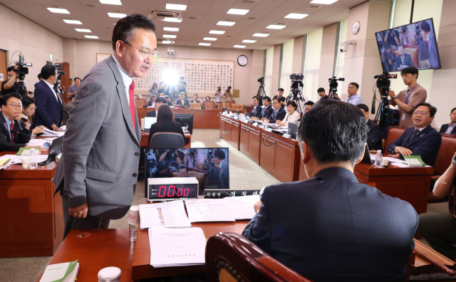 31일 오전 국회에서 열린 법제사법위원회 전체회의에서 정청래 위원장이 