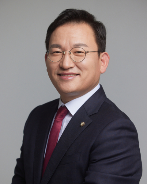 與 김형동 