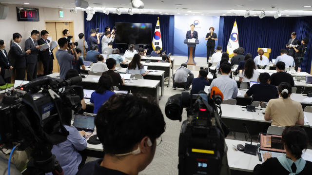 박성재 법무부 장관이 13일 서울 종로구 정부서울청사 브리핑실에서 