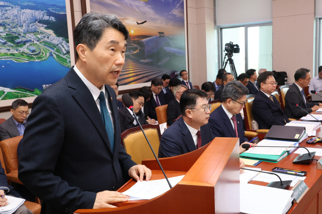 이주호 사회부총리 겸 교육부 장관이 16일 오전 서울 여의도 국회에서 열린 교육위원회와 보건복지위원회의 