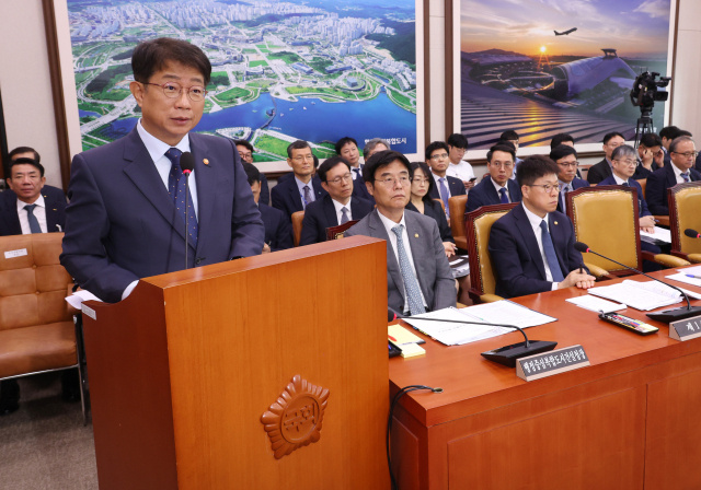 박상우 국토교통부 장관이 21일 국회에서 열린 국토교통위원회 전체회의에서 발언을 하고 있다. 국토위는 이날 전세사기특별법 개정안을 여야 합의로 처리했다. 연합뉴스