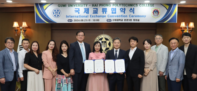 구미대와 하이퐁폴리테크닉대학 관계자들이 협약을 체결한 후 기념촬영을 하고 있다. 구미대 제공