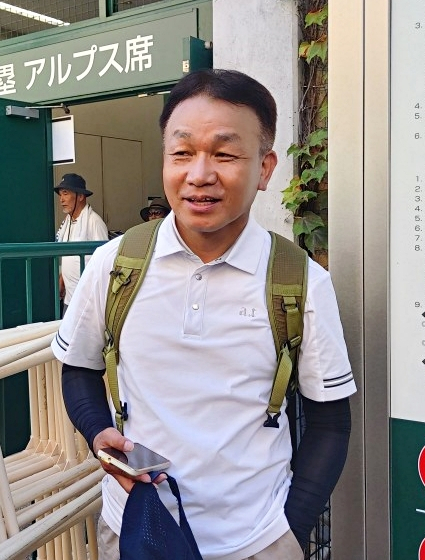 교토국제고가 일본 효고현 고시엔 구장에서 열린 106회 일본 전국고교야구선수권대회에서 우승한 직후 구장 앞에서 만난 백승환 교장. 채정민 기자