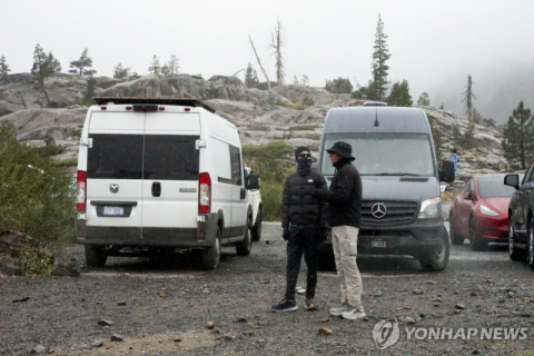 이 정도면 ‘기후난동’…美 캘리포니아에 폭염 뒤 눈 내려