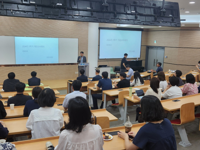 숭실사이버대 개강교직원회의 한헌수 총장 인사말 (사진= 숭실사이버대학교 제공)