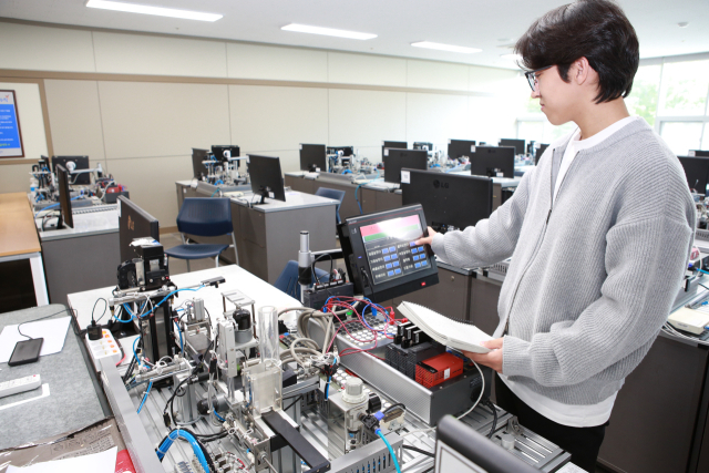 한국폴리텍대학 영남융합기술캠퍼스 학생들의 교육실습을 받는 모습. 한국폴리텍대학 영남융합기술캠퍼스 제공.