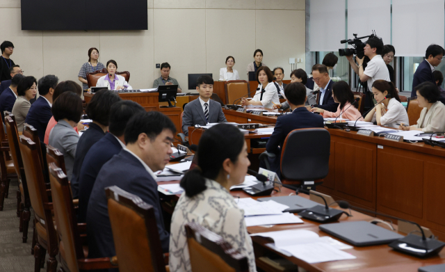 22일 국회에서 보건복지위원회 법안심사 제1소위원회가 열리고 있다. 연합뉴스