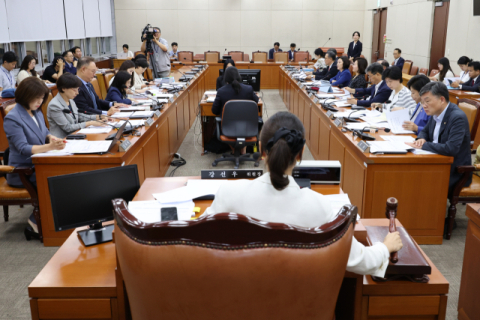 '간호법' 국회 복지소위 통과…의사단체들 반발