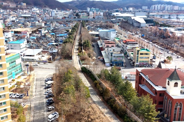 안동시가 중앙선 이설에 따라 생겨난 철도 폐선부지를 개발, 