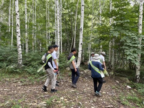 국립생태원 멸종위기종복원센터, 영양 자작나무숲 환경정화 봉사