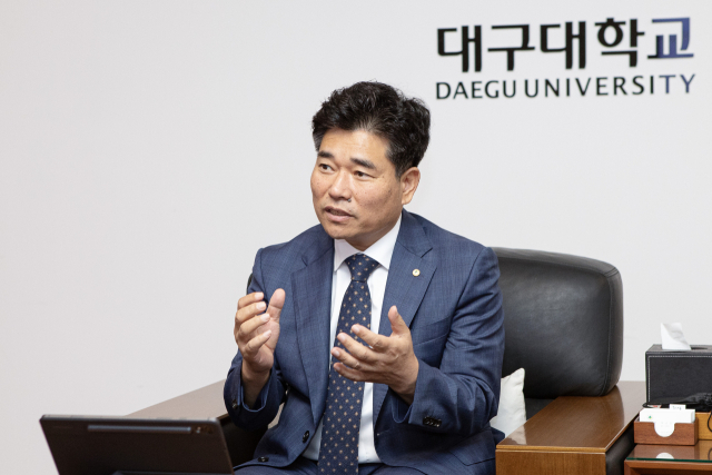 박순진 대구대 총장이 2년 앞으로 다가온 개교 70주년 대구대의 캠퍼스 다양화에 대해 설명하고 있다. 대구대 제공