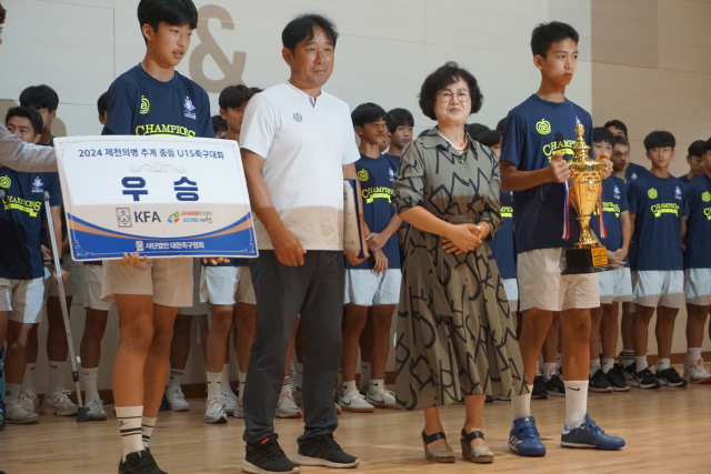 우승을 축하하고 있다. 영주교육지원청 제공