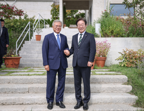 文 “민주당, 재집권 준비해야…준비 안 된 대통령 집권해 혼란”