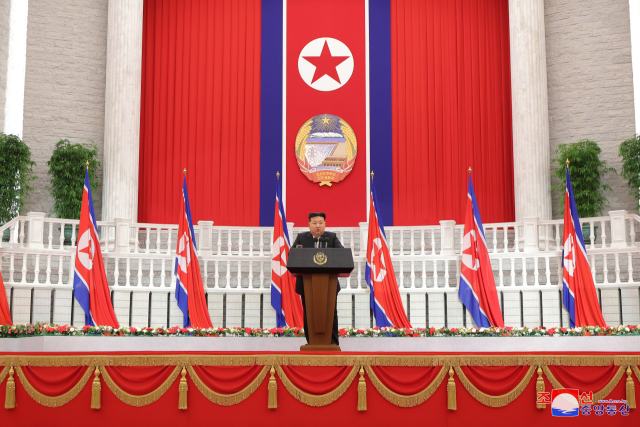 북한 김정은 국무위원장이 국경절인 9·9절 맞아 당과 정부의 지도간부들을 축하하고 금후 국가사업 방향과 관련한 중요연설을 했다고 조선중앙통신이 10일 보도했다. [국내에서만 사용가능. 재배포 금지. For Use Only in the Republic of Korea. No Redistribution] 연합뉴스