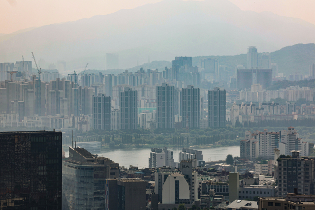 8일 남산에서 바라본 서초구 일대 아파트. 연합뉴스